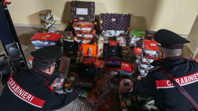 I carabinieri sequestrano 38 kg di fuochi proibiti