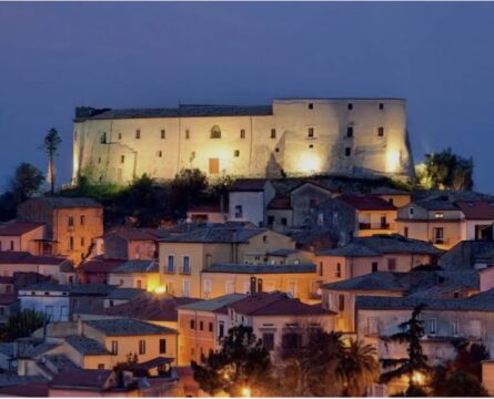 Il castello di Ceppaloni si prepara ad ospitare il percorso natalizio ” Come d’Incanto “