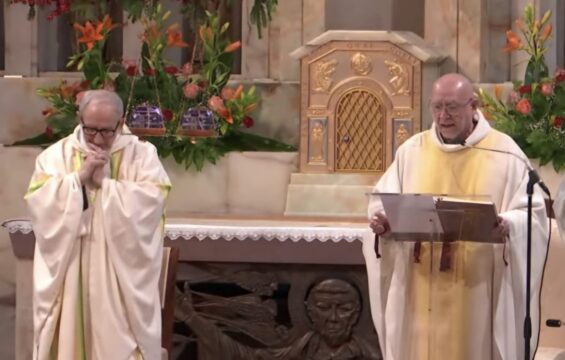 ” Quando Padre Pio mi tenne in ginocchio per un’ora “, i 60 anni di sacerdozio padre Graziano da Rotondi