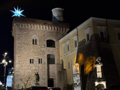 La stella cometa splende sulla Rocca dei Rettori