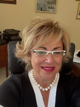 Valle Caudina:  gli splendidi 60 anni della dirigente Rita Massaro