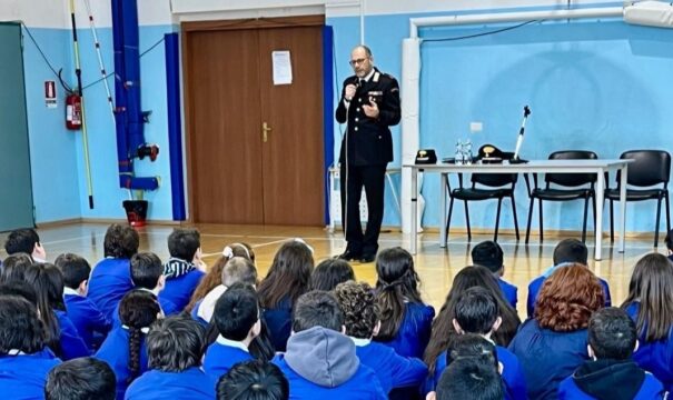 Si rafforzano gli incontri dei carabinieri con giovani e anziani