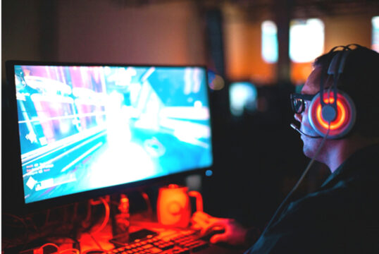 Giochi online tra console, smartphone e PC: quali device sono i più usati?