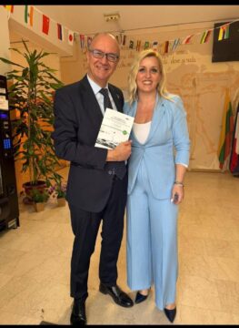 Il ministro Valditara visita il liceo della preside cervinarese e premia i suoi docenti