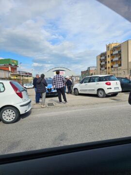 67enne si spara in un supermercato