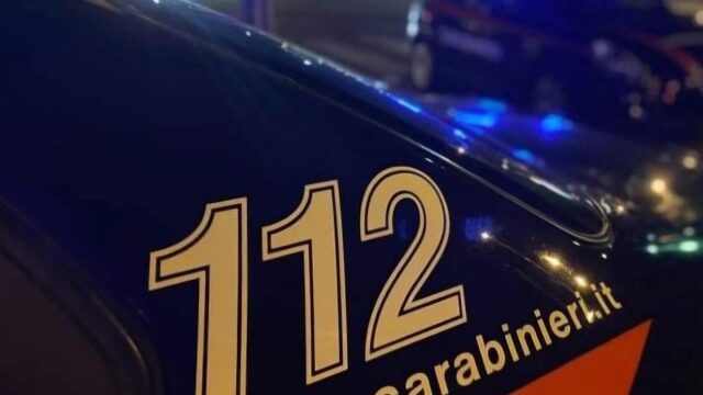 25enne aggredisce con violenza la madre