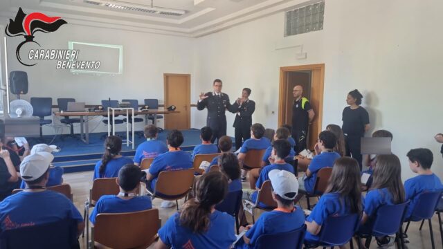 I carabinieri incontrano i giovani del campo della protezione civile