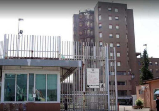 Alta tensione al carcere di Benevento: i detenuti devastano un padiglione