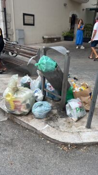 Cervinara: rifiuti abbandonati e bruciati in piena notte