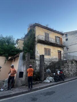 Cervinara: ripulito lo stabile di Corso Napoli ora si ipotizza l’acquisizione al patrimonio comunale