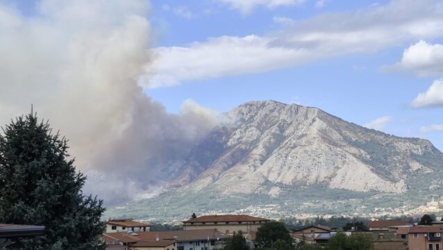 Taburno in fiamme, la Valle Caudina non può continuare a bruciare