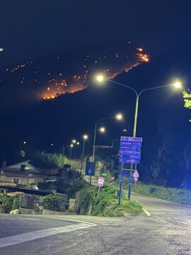 Valle Caudina: diverse persone intossicate dal fumo per l’ennesimo incendio
